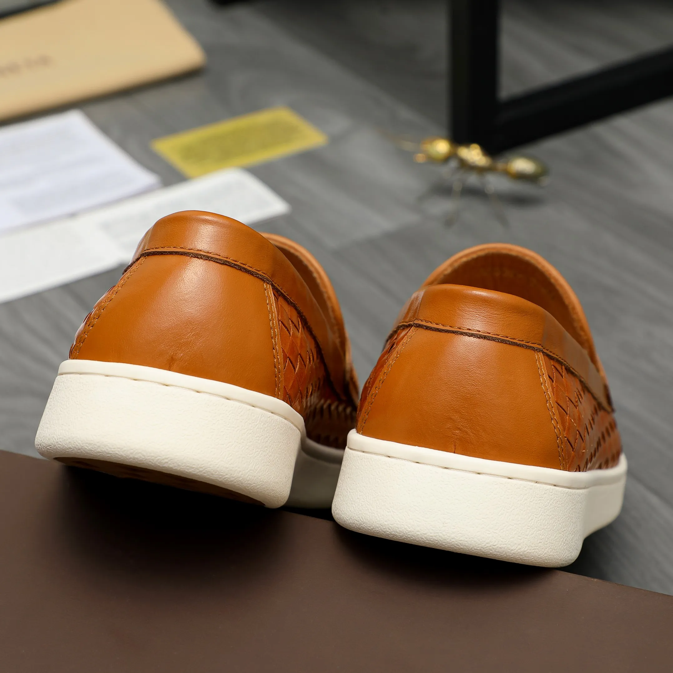 Men's shoes 💰500 Product trademark: BV "Bottega Veneta" woven slip-on casual men's shoes Regular size: 38-45 (custom-made 45 non-returnable) Product materials: Selected woven cowhide upper, cowhide lining, rubber outsole